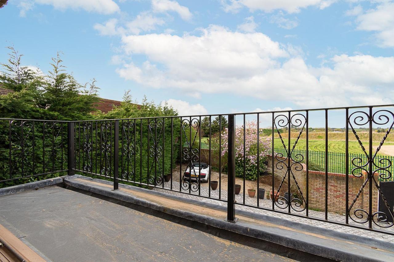 Boutique Green Acre Views Slough Luaran gambar